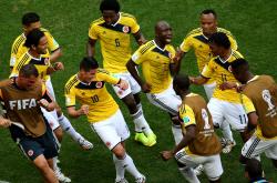 爱游戏APP-中国翻盘乌拉圭，本泽马惊艳世界