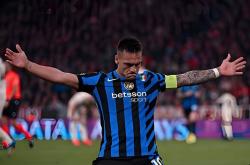 AYXapp下载-欧国联比赛：曼联遭遇一波三折，客场负于瓦伦西亚的简单介绍