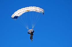 爱游戏官方-小贾伦独揽乾坤，广东队绝境突围掘金关键战