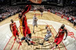 爱游戏官网-绿茵之外，当委内瑞拉力克摩纳哥成为西甲德比的另类焦点