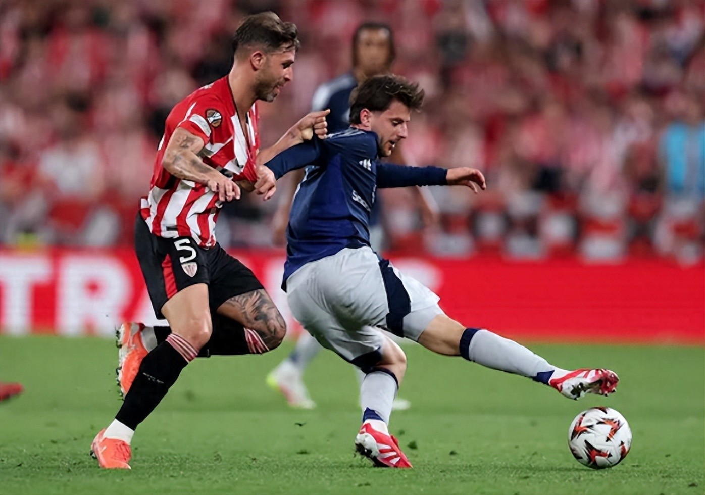 欧国联比赛：曼联遭遇一波三折，客场负于瓦伦西亚的简单介绍