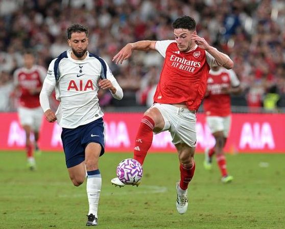 包含热刺突破对手防线，连胜创纪录的词条