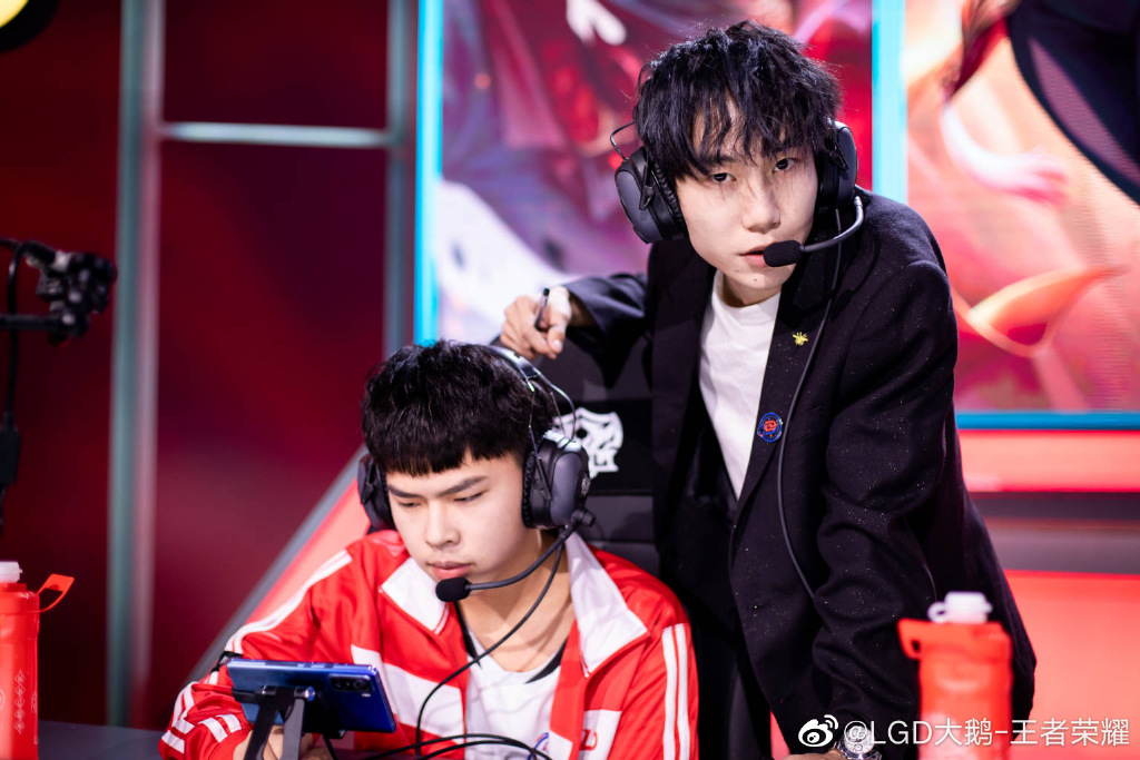 关于胜负难料：实力相当的选手激烈争夺胜利的信息