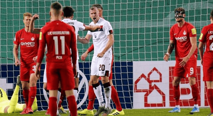 包含沙尔克客场不敌勒沃库森，遭遇保级挑战的词条