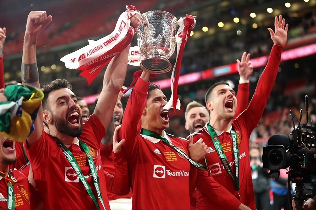 曼联新援卡瓦尼光速适应英超，进球如潮