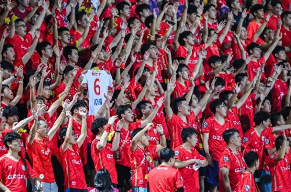 中超劲旅迎战世界强队，备受挑战与考验