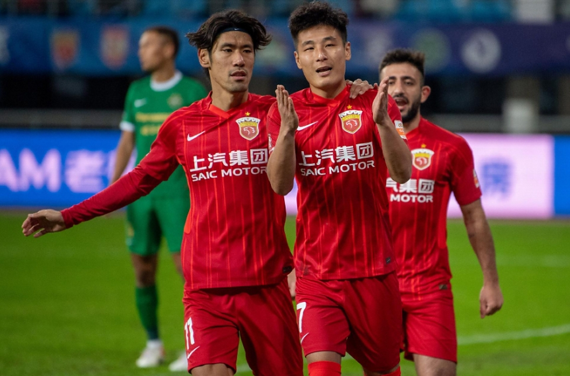 中超劲旅迎战世界强队，备受挑战与考验