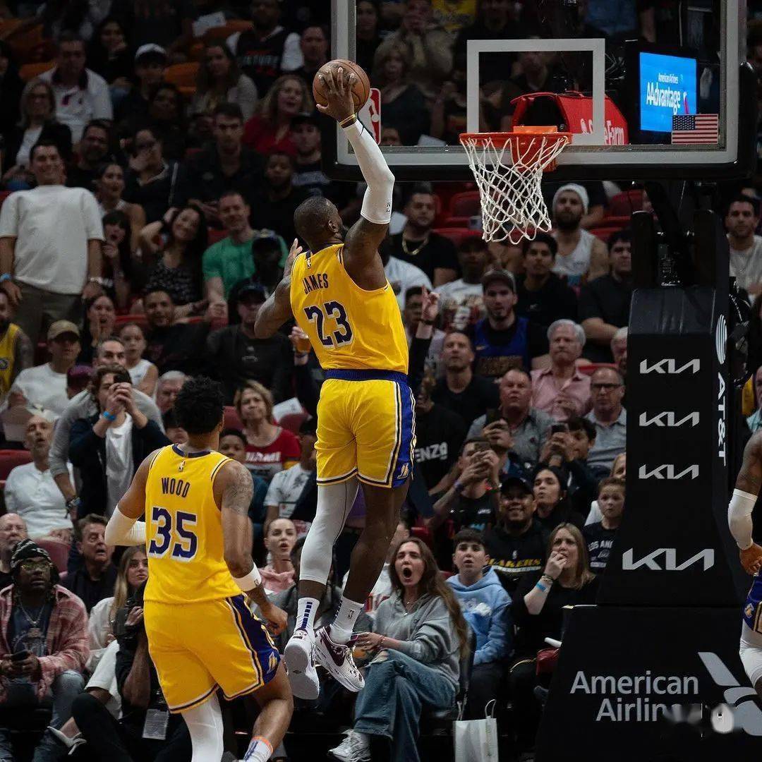 球员技术大比拼场上呈现高潮的简单介绍