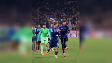 热那亚球员士气高昂，向胜利发起冲刺的简单介绍