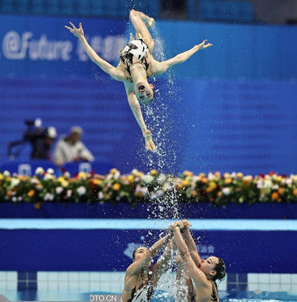 哈萨克斯坦游泳选手斩获金牌