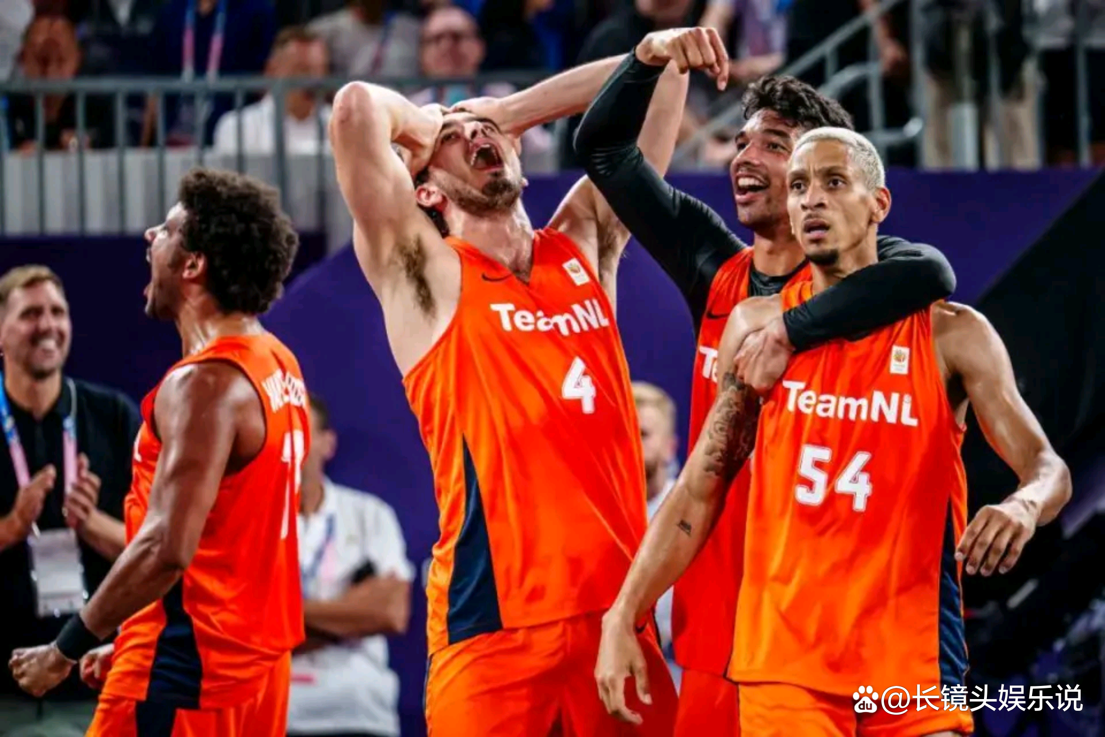 关于荷兰横扫马赛，莱万扛起全队的信息