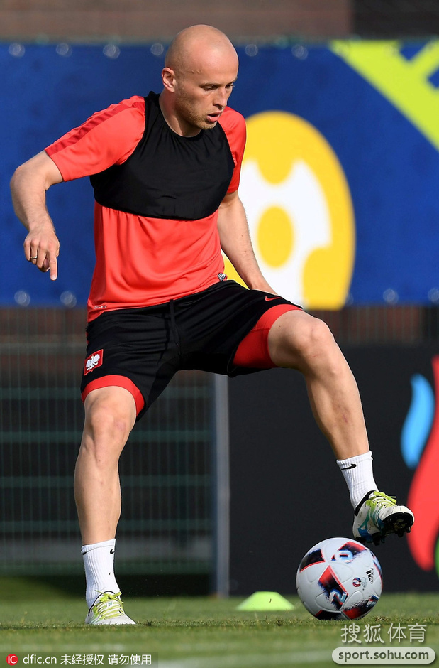 关于荷兰横扫马赛，莱万扛起全队的信息