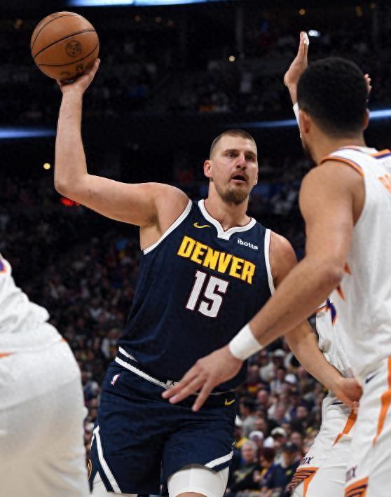 关于独行侠鏖战深圳队，约基奇状态火热的信息