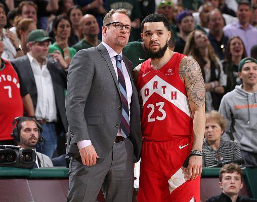 山东队横扫篮网，范弗利特惊艳四座的简单介绍