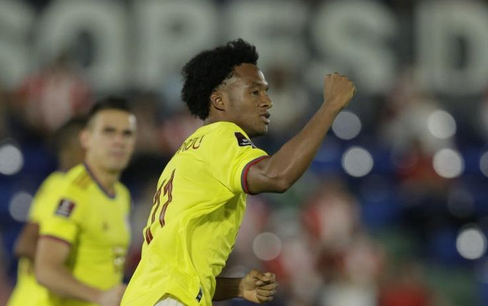 包含波兰爆冷哥伦比亚，苏亚雷斯绝境逆转的词条